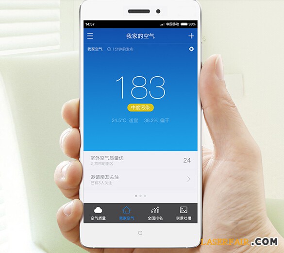 近來，360也推出了自己的空氣檢測設備，通過激光的方式檢測PM2.5顆粒。據悉極光可分辨比PM2.5小8倍的微小粒子，幫你看見霧霾，而普通淨化器所用的紅外光傳感器隻能分辨比PM2.5大4倍以上的沙塵（PM10）。而這款設備采用激光器、300納米精度，獨有顆粒技術算法和標定工藝，將萬元工業檢測設備的原理專為民用。