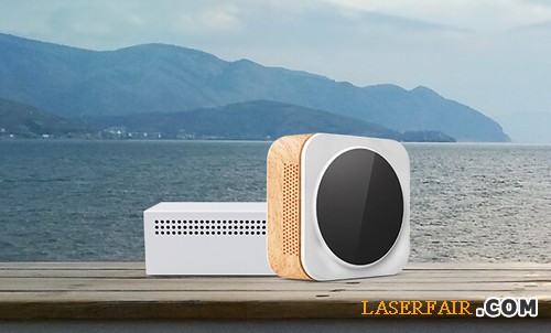 近來，360也推出了自己的空氣檢測設備，通過激光的方式檢測PM2.5顆粒。據悉極光可分辨比PM2.5小8倍的微小粒子，幫你看見霧霾，而普通淨化器所用的紅外光傳感器隻能分辨比PM2.5大4倍以上的沙塵（PM10）。而這款設備采用激光器、300納米精度，獨有顆粒技術算法和標定工藝，將萬元工業檢測設備的原理專為民用。