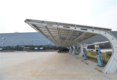 成都造“發電玻璃” 能把建築物變發電站 成都造“發電玻璃” 能把建築物變發電站