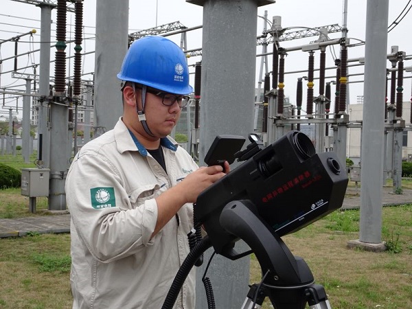 風箏掛電線上了怎麽辦 “激光炮”一分鍾搞定