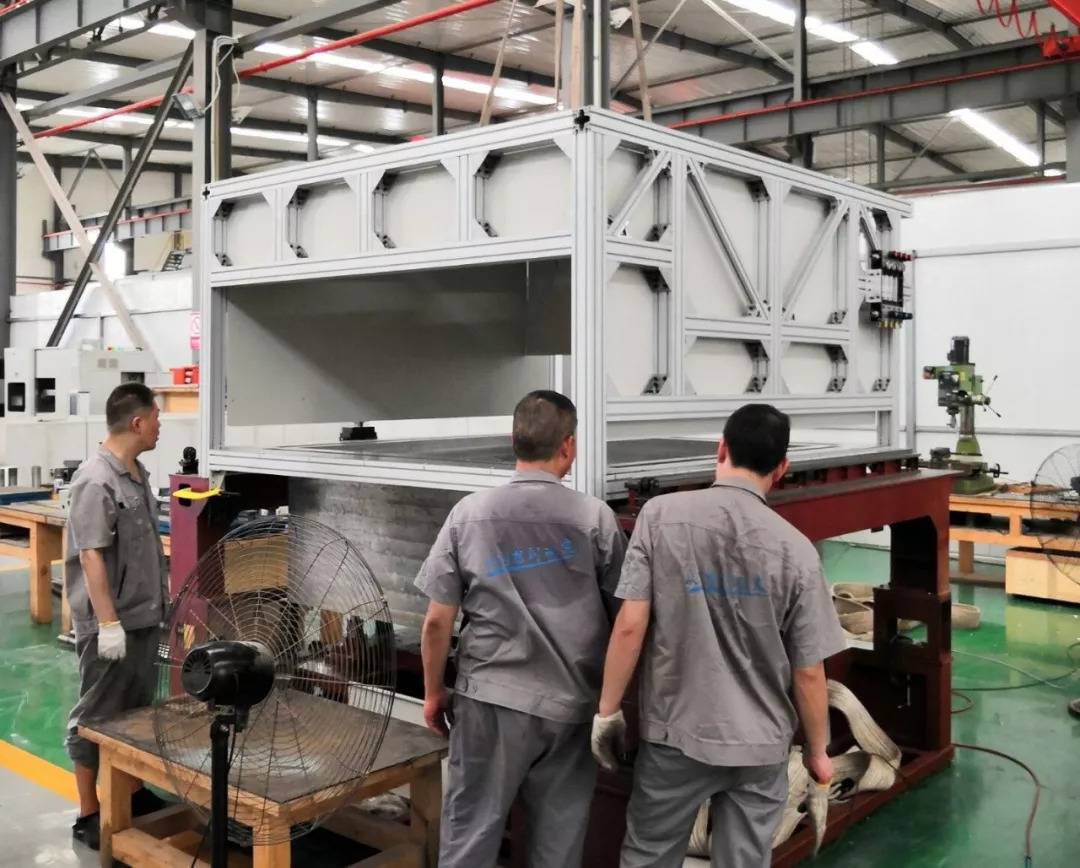 四激光、四振鏡、全球最大台麵陶瓷激光燒結3D打印機在中國下線