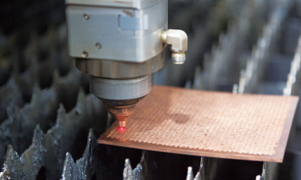 恩耐的“硬件級隔離設計”能夠有效地 將回返功率轉變為(wei) 熱能,令回返激光不 會(hui) 損傷(shang) 任何元器件或引發激光器的不 穩定。