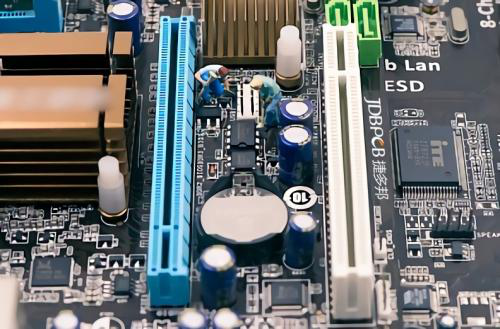 激光打標機在PCB電路板上的應用和優(you) 勢