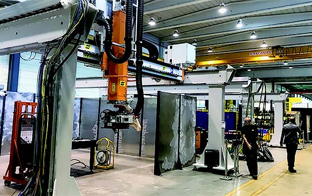 比較技術：底部為非焊接接頭，上方為 MAG 焊縫，上方為 Trumpf Fusion Line 焊接（結合了焊絲和激光），在為該過程重新設計接頭後， 頂部為自體激光焊接。