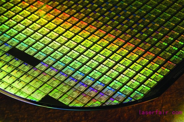 光刻機一把手荷蘭(lan) ASML：疫情之中 訂單依然強勁
