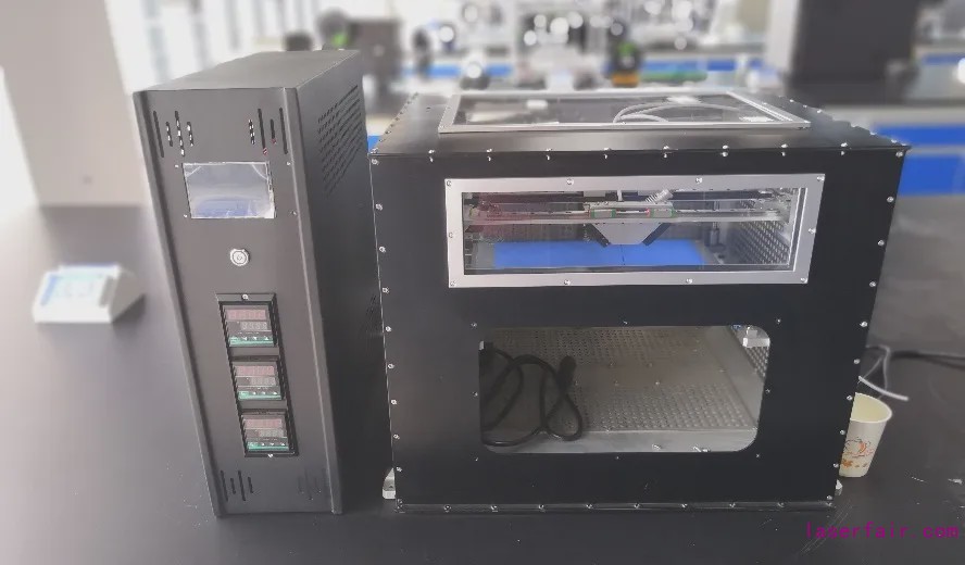 西安交通大學研發團隊開發的連續纖維增強複合材料太空3D打印地麵驗證原理樣機