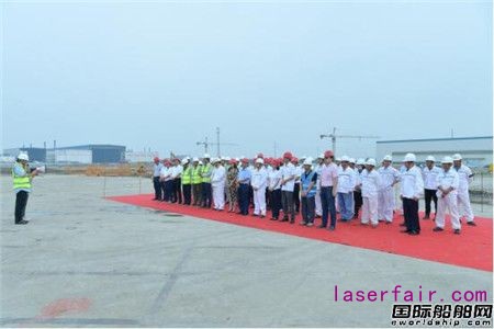 招商局重工郵輪製造配套項目激光中心工程首根鋼結構成功吊裝