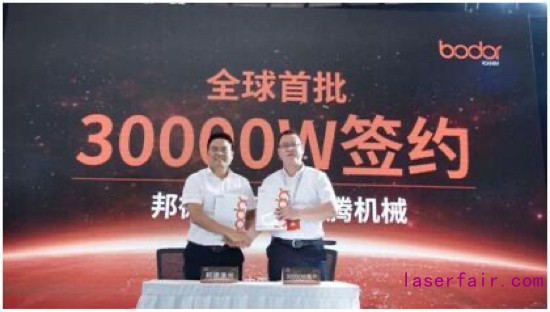 全球首台40000W激光切割機在濟下線