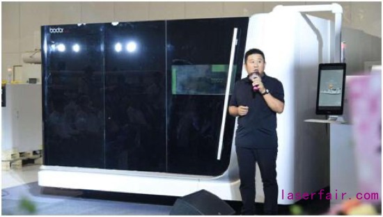 全球首台40000W激光切割機在濟下線