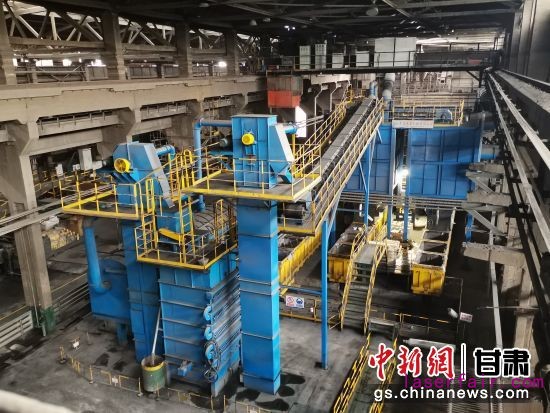 圖為(wei) 酒鋼集團西部重工公司消失模生產(chan) 線。 白海濤 攝