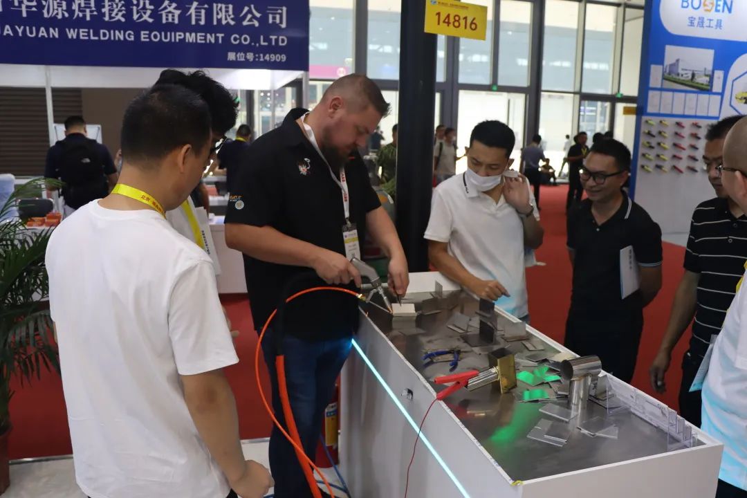 深圳埃森展掀起激光熱潮，光惠激光風冷係列成焦點