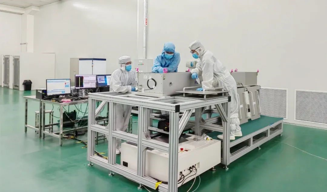 炬光科技順利完成全球首個(ge) 固體(ti) 激光剝離係統改造項目 炬光科技順利完成全球首個(ge) 固體(ti) 激光剝離係統改造項目