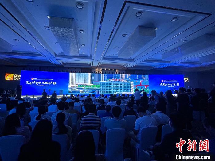 圖為(wei) 光博會(hui) 開幕式現場。　王夢媛 攝