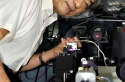 晶體物理學家閔乃本：19 年冷板凳“座熱”冷門領域