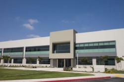 光纖製造巨頭攬獲60億美元定單，能否緩解AI數據中心“光纖荒”？