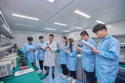 為激光器打造更大更強的“心髒”！青年科創者丁守軍的逐光之路