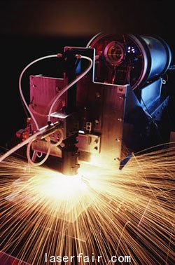 激光金屬切割、激光打標、激光通訊或嚴(yan) 禁私人用激光再造設備都大量應用我們(men) 的產(chan) 品。