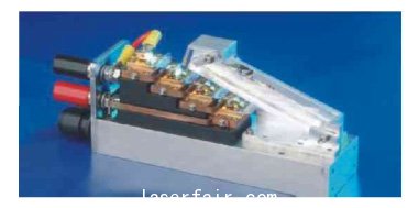 多個(ge) 傳(chuan) 導熱沉封裝半導體(ti) 激光陣列集成模塊結構