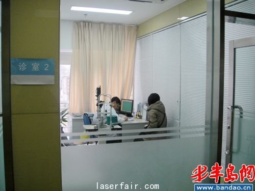 眼科第一院士回應激光矯視危險說稱是個“笑話”