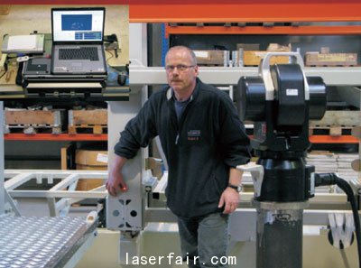 MCE工程師August Katteneder使用API的T3激光跟蹤儀(yi) 進行測量作業(ye) 