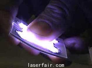 圖說:透過鋁質基板薄板化後,達可撓曲特性,並也能具有高熱傳(chuan) 導特性。