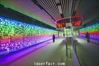 光穀地鐵站建全國首麵25米激光“跨界”藝術牆