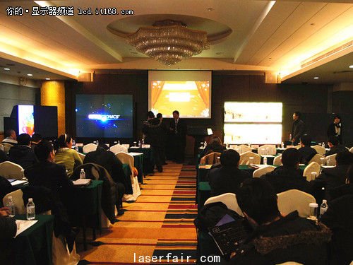 乾錕光電主辦激光背投展示會(hui) 於(yu) 上海舉(ju) 行