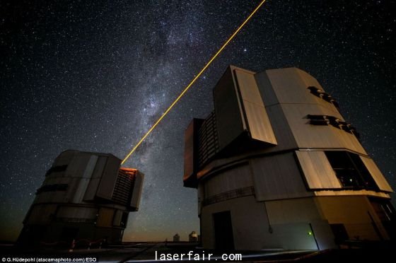 光束在高空生成的假星,可以用來校正受空氣騷動幹擾的圖像,形成更加清晰的圖片 光束在高空生成的假星,可以用來校正受空氣騷動幹擾的圖像,形成更加清晰的圖片