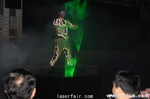 空氣能熱水器行業(ye) &ldquo;激光秀&rdquo; 紐恩泰正能量