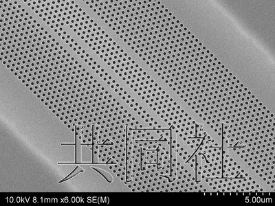 圖為(wei) 打孔的矽板