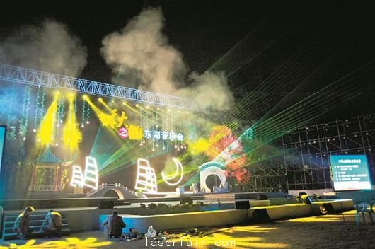 圖文：精美激光秀打造別樣東(dong) 湖