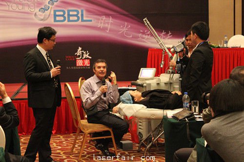 美國專(zhuan) 家Patrick Bitter.Jr做現場演示