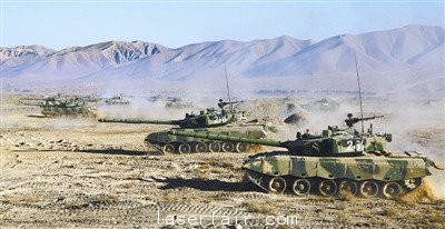 蘭(lan) 州軍(jun) 區某裝甲旅用激光模擬對抗係統進行實裝演練
