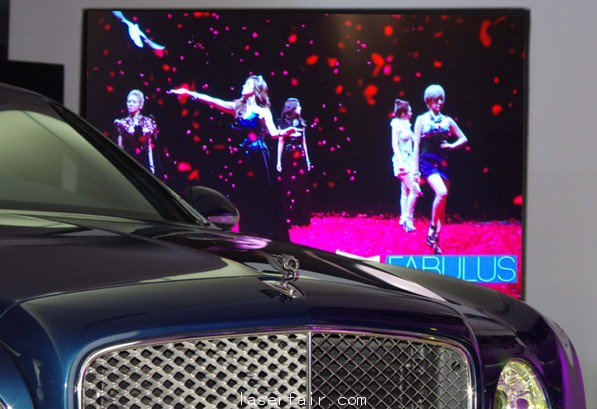 100寸巨幕演繹600萬(wan) 豪車