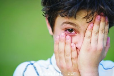 在今年央視“3·15”晚會(hui) 上,主持人演示了兒(er) 童常玩的激光筆的威力,用它可將一個(ge) 氣球打爆。激光筆的威力還不止於(yu) 此,它所射出的光會(hui) 損害人的眼睛和皮膚。