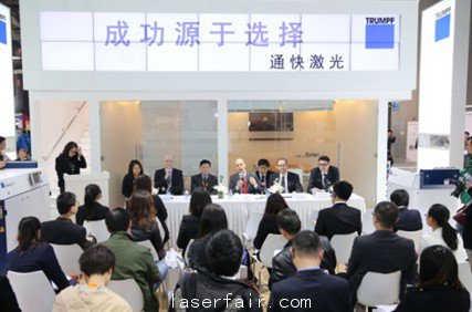 首次舉(ju) 辦的新聞發布會(hui) 