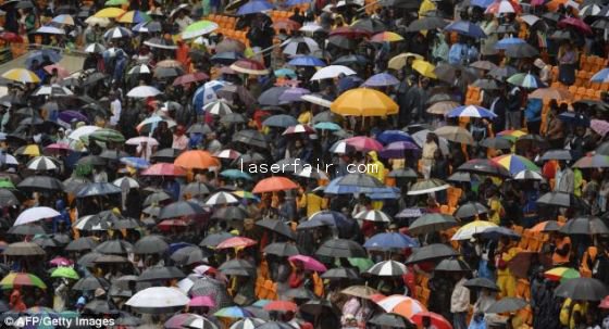 研究人員希望這項技術有一天可以用來創造暴風雨，甚至是根據指令產(chan) 生閃電。該技術借助“雙激光”刺激雲(yun) 團中的粒子