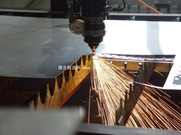 激光切割機切割不鏽鋼板材