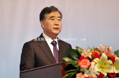 炫幕100吋激光電視亮相首屆中俄博覽會(hui)