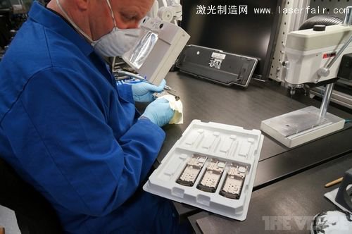 一探Vertu總部究竟:最奢侈的手機是怎麽(me) 造出來的?
