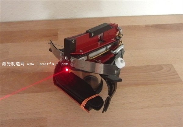 牛人自製腕帶式半自動激光手弩