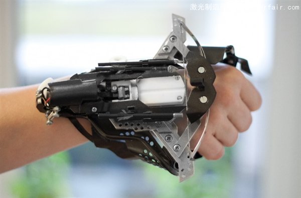 牛人自製腕帶式半自動激光手弩