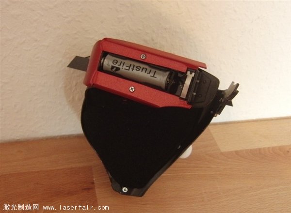 牛人自製腕帶式半自動激光手弩