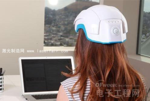 Theradome讓人們(men) 在家中也能使用先進技術，公司還宣稱，設備內(nei) 含高效的激光發生器能夠發出冷激光同時達到最大的發光量。