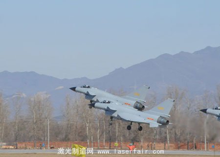 美：殲10掛裝激光製導炸彈十分適合反恐戰場